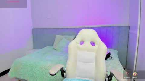 Snapshot of naugthy_skinny chatting on 10-13-25, 05:46 Angela online show from 10-13-25, 05:46