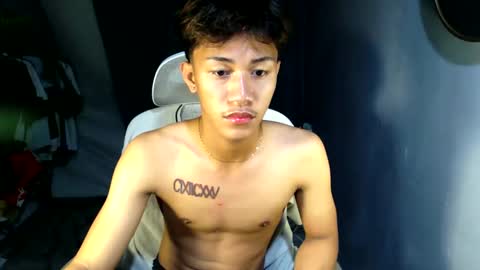 Snapshot of naugthyboyloy chatting on 05-03-26, 04:24 Loy online show from 05-03-26, 04:24