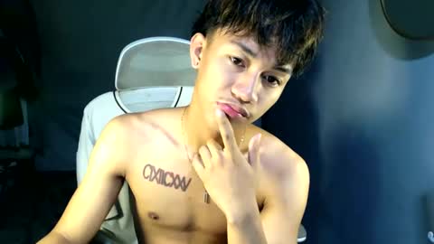 Snapshot of naugthyboyloy chatting on 05-10-26, 10:48 Loy online show from 05-10-26, 10:48