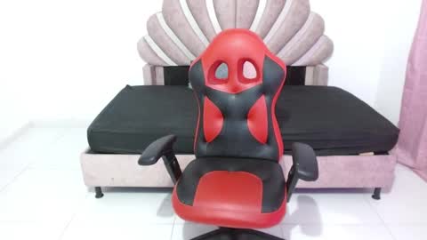 naya_fox1 online show from 12-23-25, 01:03