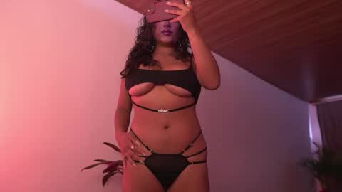 Nefertari online show from 05-18-26, 01:28