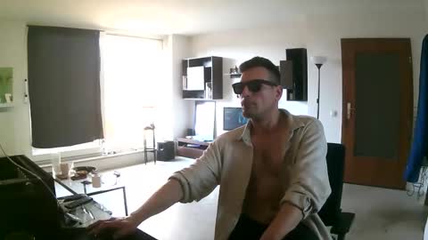 Sebastian online show from 04-17-26, 07:11