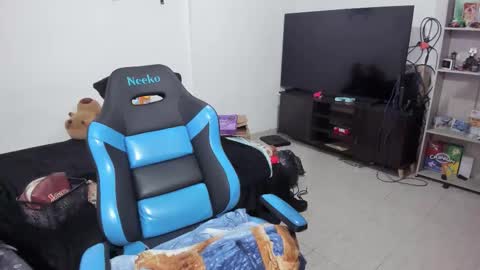 Snapshot of neeko_lol_ chatting on 12-20-25, 12:18 Geek Nicole im Neeko UwU online show from 12-20-25, 12:18
