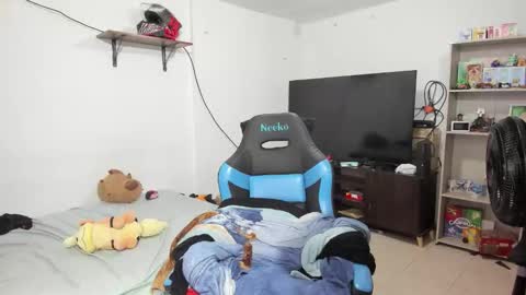 Snapshot of neeko_lol_ chatting on 01-12-26, 08:58 Geek Nicole im Neeko UwU online show from 01-12-26, 08:58