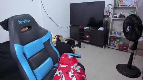 Snapshot of neeko_lol_ chatting on 01-13-26, 05:51 Geek Nicole im Neeko UwU online show from 01-13-26, 05:51