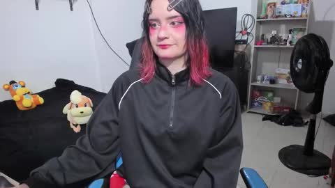 Snapshot of neeko_lol_ chatting on 02-25-26, 01:43 Geek Nicole im Neeko UwU online show from 02-25-26, 01:43