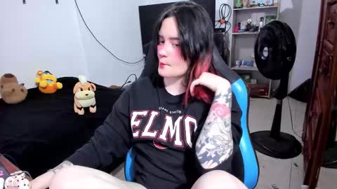 Snapshot of neeko_lol_ chatting on 03-08-26, 08:45 Geek Nicole im Neeko UwU online show from 03-08-26, 08:45