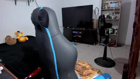 Geek Nicole    im Neeko UwU online show from 05-20-26, 04:02