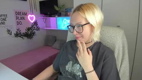 Kate online show from 05-19-26, 01:56