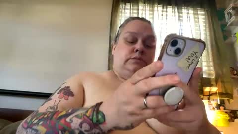 Snapshot of nellatlas chatting on 05-09-26, 02:55 Nellie Atlas online show from 05-09-26, 02:55