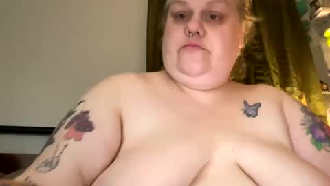 Snapshot of nellatlas chatting on 05-19-26, 09:37 Nellie Atlas online show from 05-19-26, 09:37