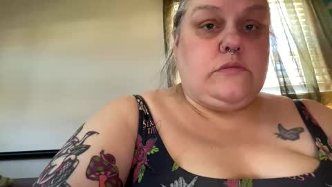 Snapshot of nellatlas chatting on 05-27-26, 03:20 Nellie Atlas online show from 05-27-26, 03:20