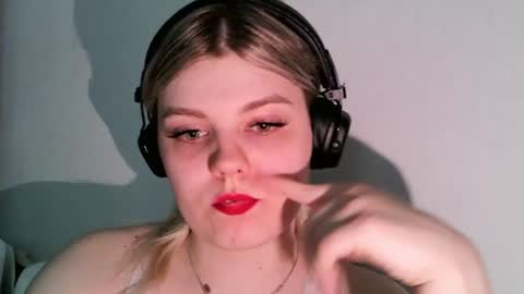 Snapshot of never_enoughh chatting on 06-23-26, 05:33 never_enoughh online show from 06-23-26, 05:33