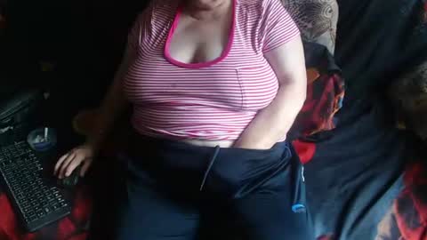 Snapshot of new_milf chatting on 07-12-26, 08:49 Lilly online show from 07-12-26, 08:49