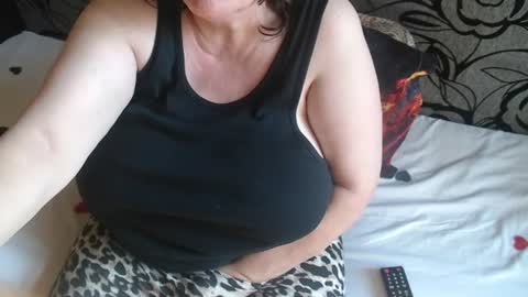 Snapshot of new_milf chatting on 07-15-26, 05:56 Lilly online show from 07-15-26, 05:56