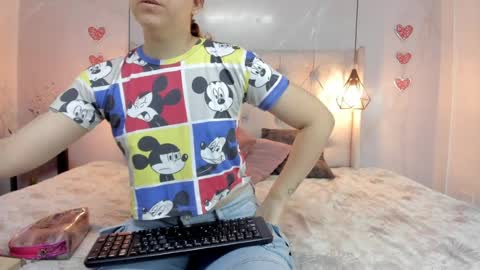 Snapshot of nezukokamado1_ chatting on 04-01-26, 12:17 Milena online show from 04-01-26, 12:17