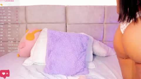 Snapshot of nia20_ chatting on 04-18-26, 12:53 Nia online show from 04-18-26, 12:53