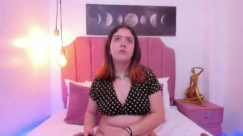 Estefani  online show from 05-06-26, 03:35
