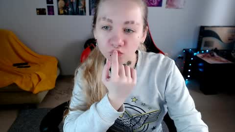 nica_kawaii online show from 04-02-26, 06:44