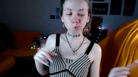 nica_kawaii online show from 05-12-26, 07:27