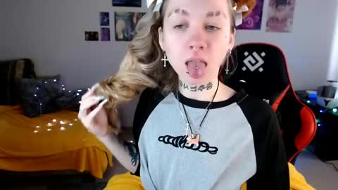 nica_kawaii online show from 05-19-26, 05:25