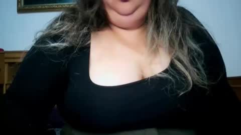 Nicholle online show from 12-21-25, 12:07