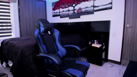 Snapshot of nick_klaus chatting on 04-21-26, 10:56 Nick Klaus online show from 04-21-26, 10:56