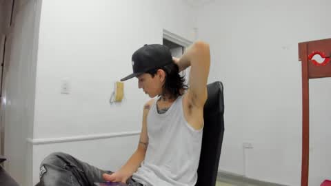 Snapshot of nick_straightboy chatting on 04-12-26, 09:31 Nick online show from 04-12-26, 09:31