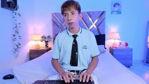 Snapshot of nickolas_moon chatting on 10-24-25, 11:01 Nickolas Muoz online show from 10-24-25, 11:01