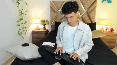 Snapshot of nickolas_moon chatting on 10-29-25, 09:16 Nickolas Muoz online show from 10-29-25, 09:16