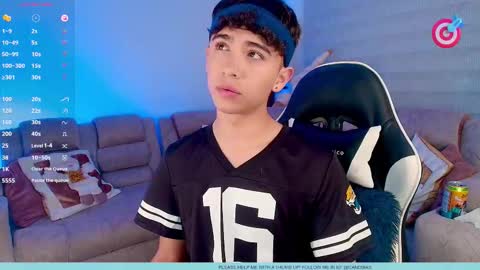 Snapshot of nico_cruz chatting on 12-17-25, 10:49 nico online show from 12-17-25, 10:49