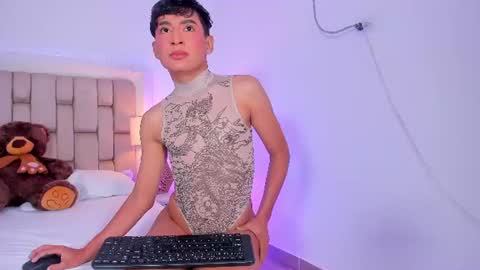 Snapshot of nicocute_ chatting on 06-23-26, 06:50 NICOLAS online show from 06-23-26, 06:50
