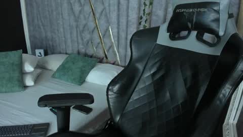 Nicolai online show from 04-19-26, 12:37