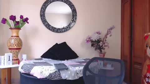 Nicole Santana online show from 02-24-26, 08:18