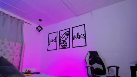 nicolee millerr online show from 04-23-26, 12:29