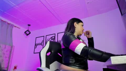 nicolee millerr online show from 05-20-26, 12:33