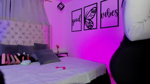 nicolee millerr online show from 05-21-26, 01:07