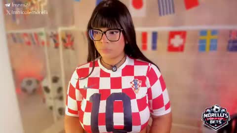 Andrea give it a thumbs up please its important  online show from 06-27-26, 03:39
