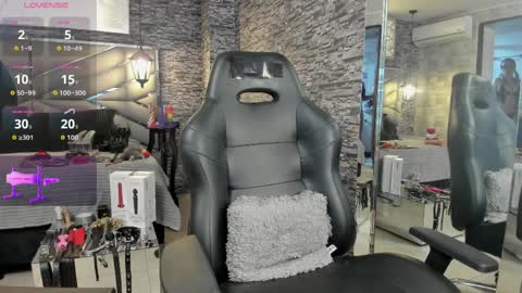 Nicolle online show from 04-03-26, 03:21