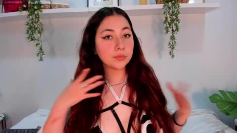 nicolle_evanss_ online show from 05-26-26, 03:24