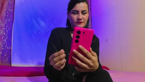 nicolle gomes online show from 04-28-26, 02:21
