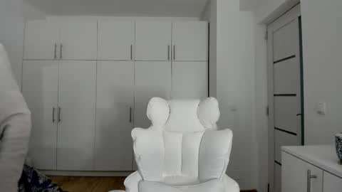 Nicolle online show from 02-16-26, 05:36