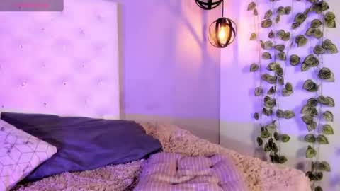 Snapshot of nicollee_heart chatting on 06-26-26, 01:26 Nicolle online show from 06-26-26, 01:26