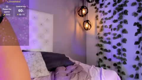 Snapshot of nicollee_heart chatting on 07-09-26, 02:32 Nicolle online show from 07-09-26, 02:32