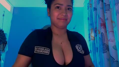 Nicolle Miley online show from 03-23-26, 01:37