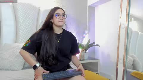 nieve_white online show from 04-29-26, 04:49