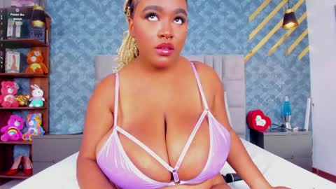 NiiaMoore online show from 04-06-26, 07:26