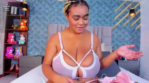 NiiaMoore online show from 05-11-26, 07:44