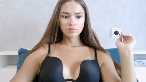 Snapshot of nika_verona1 chatting on 06-17-26, 10:39 Nika online show from 06-17-26, 10:39