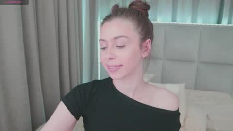 Snapshot of nikaletta chatting on 05-16-26, 12:18 Nika online show from 05-16-26, 12:18